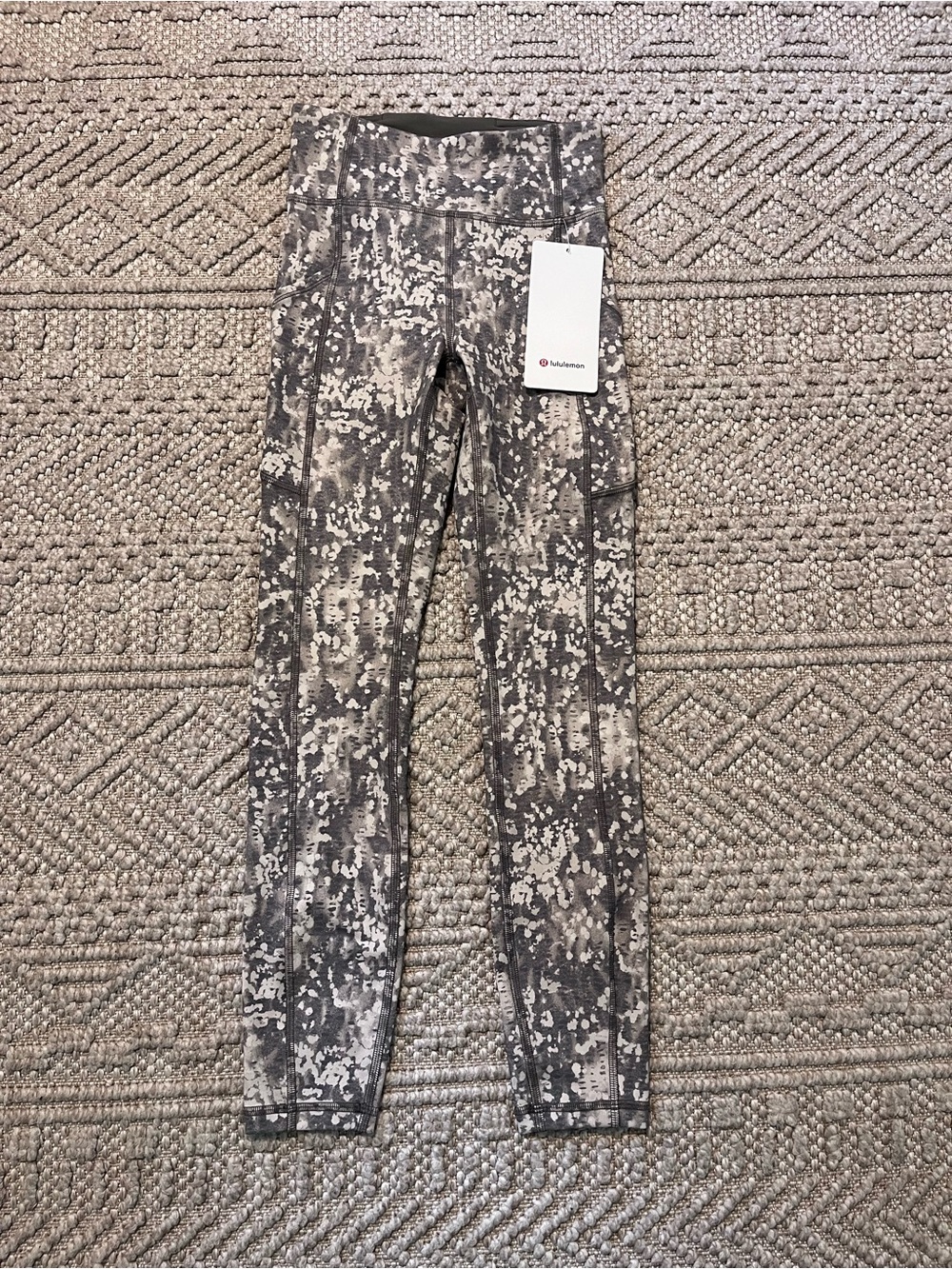 NEW Lululemon Invigorate High-Rise Tights 25” - Picture 4 of 9